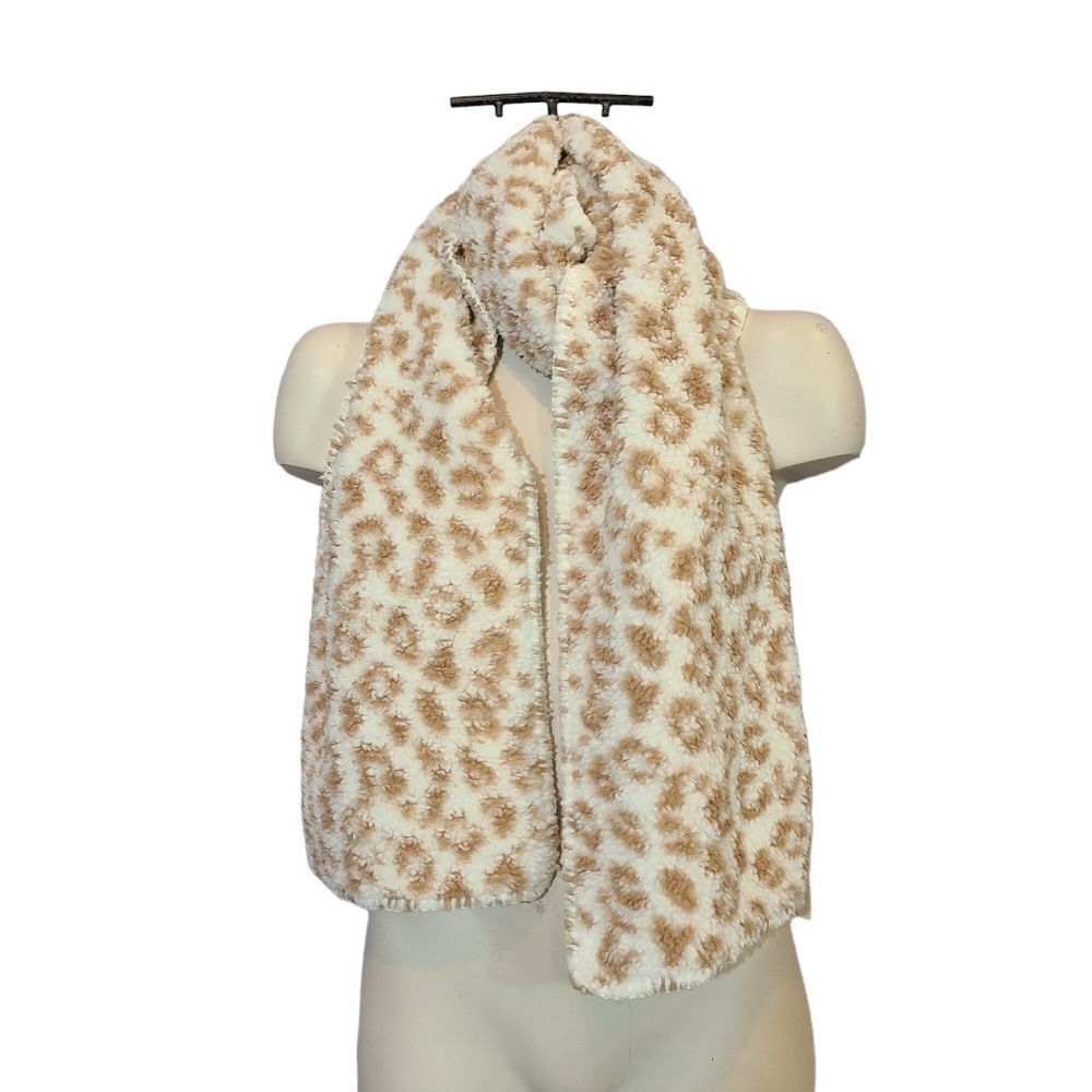 โJenniโAnimalย PrintโFuzzyโScarf